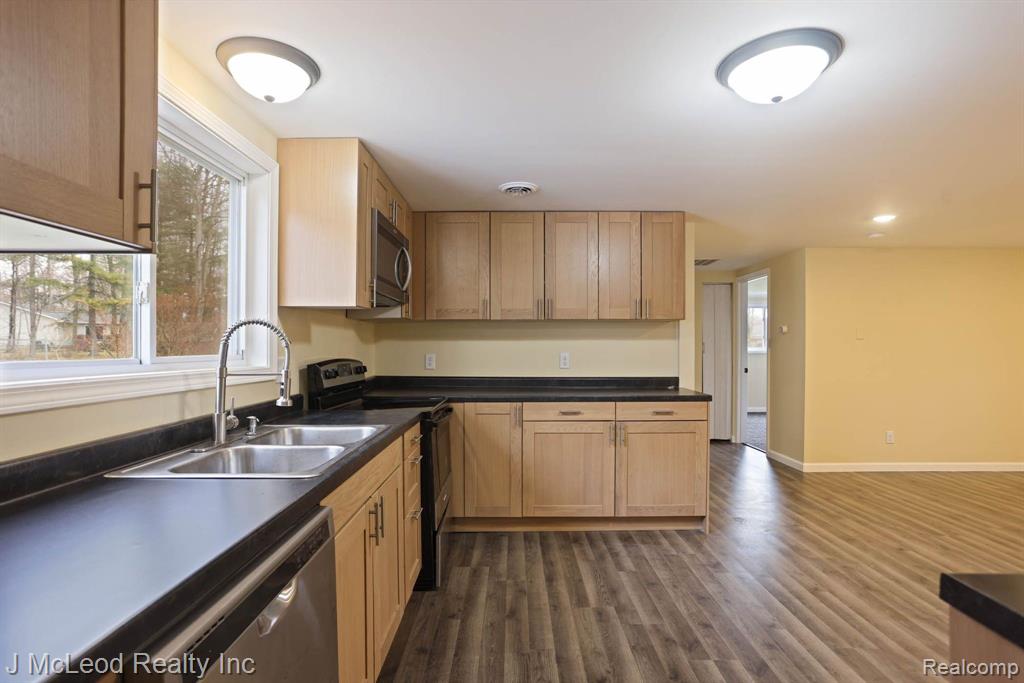 215 ARROWHEAD Drive, Prudenville, MI 48651 — Photo 21