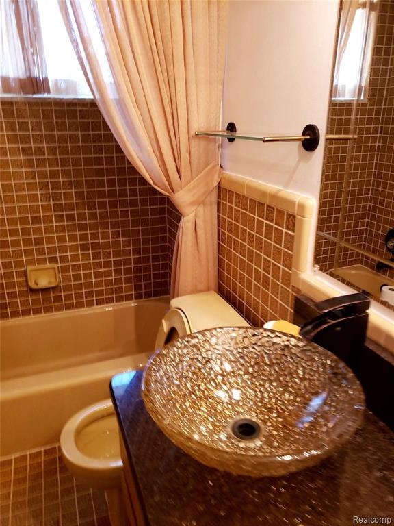 26656 Rouge River Dr Drive, Dearborn Heights, MI 48127 — Photo 8