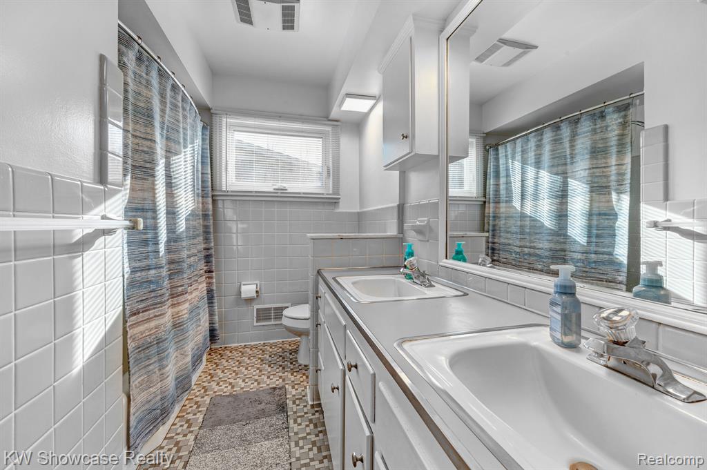 8634 GOLFSIDE Drive, Commerce Twp, MI 48382 — Photo 27