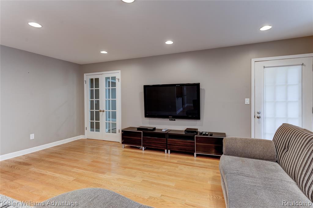 37132 Brentwood Circle, Farmington Hills, MI 48331 — Photo 9