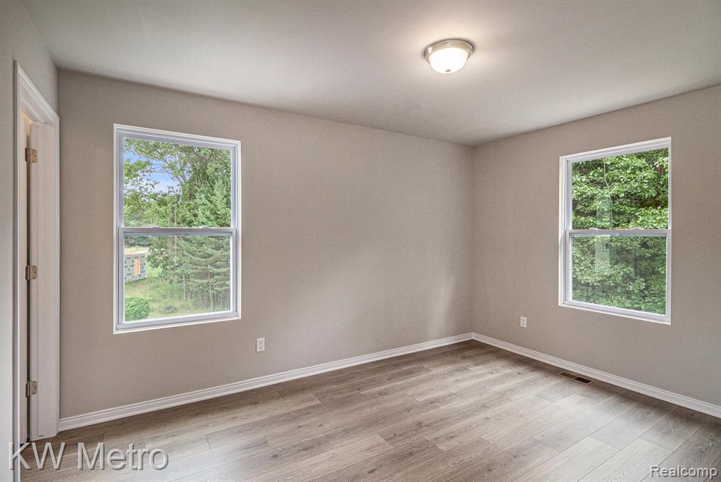 215 Whispering Pines Drive, 12, Fenton, MI 48430 — Photo 9
