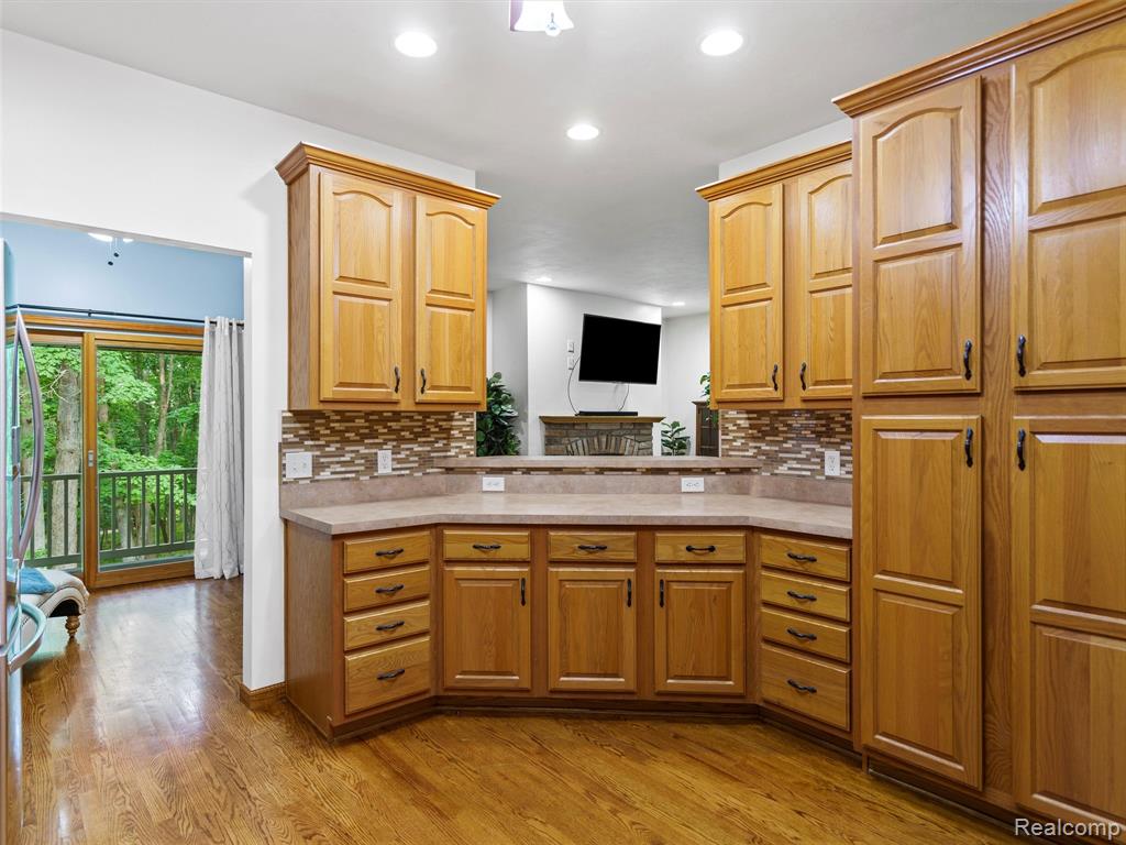 9480 Hartland Road, Fenton, MI 48430 — Photo 12