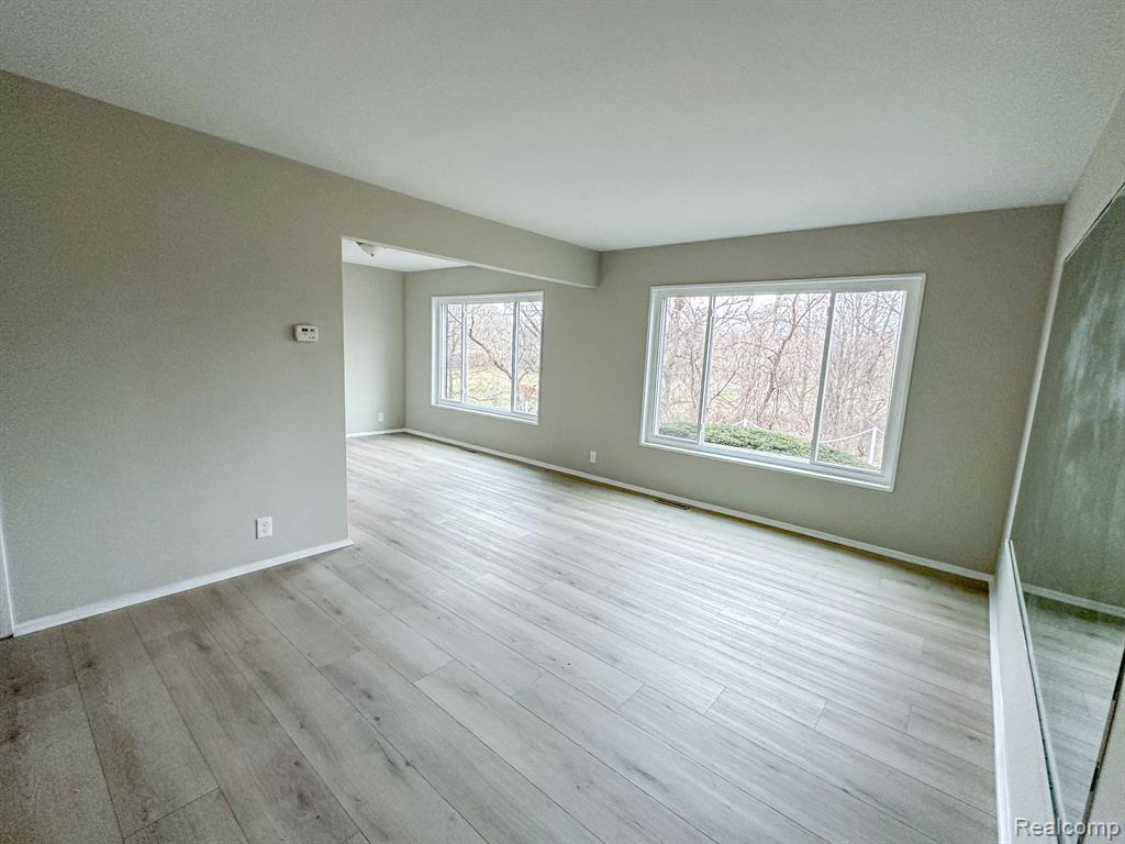 32718 GRAND RIVER Avenue, D3, Farmington, MI 48336 — Photo 4