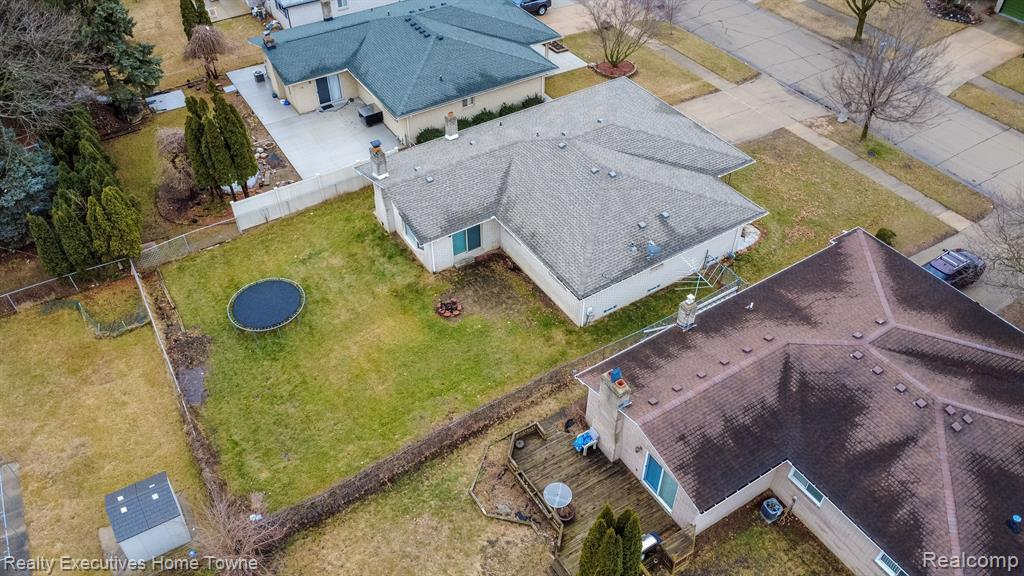 39654 EDGEMONT Drive, Sterling Heights, MI 48310 — Photo 46