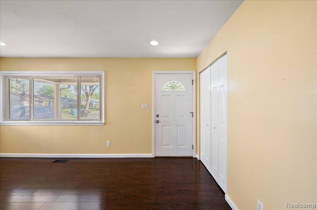26061 Cameo Court, Madison Heights, MI 48071 — Photo 20