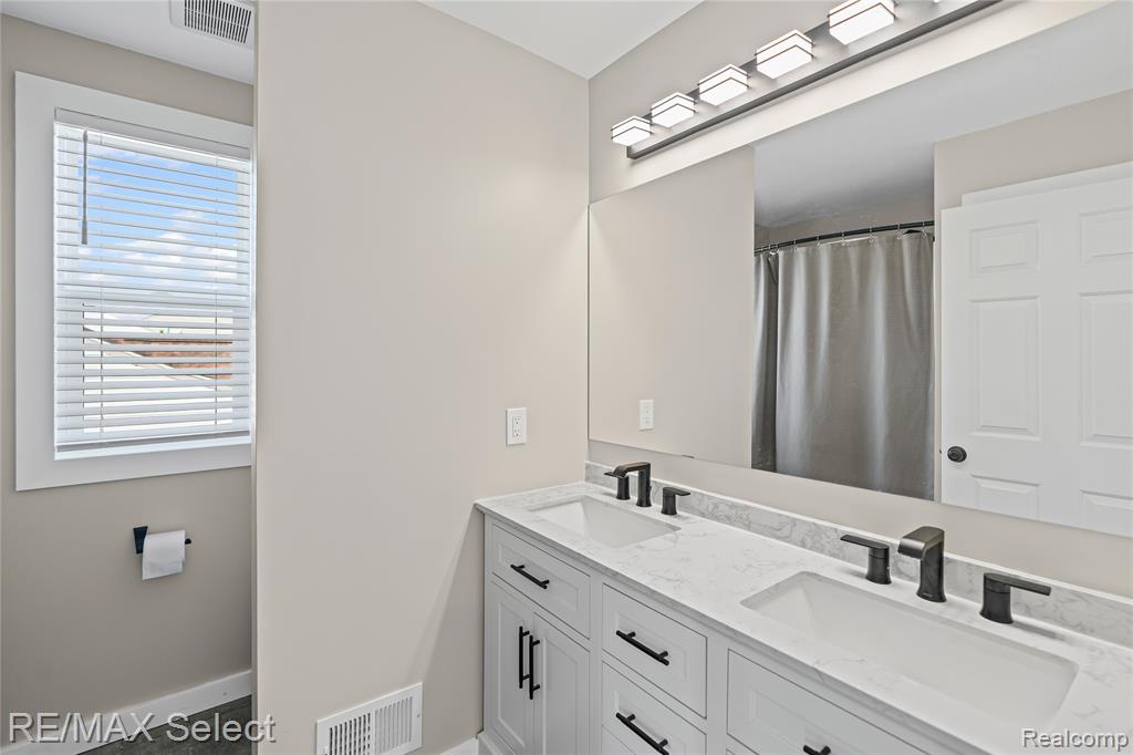 5199 Meadow Crest Circle, Holly, MI 48442 — Photo 20