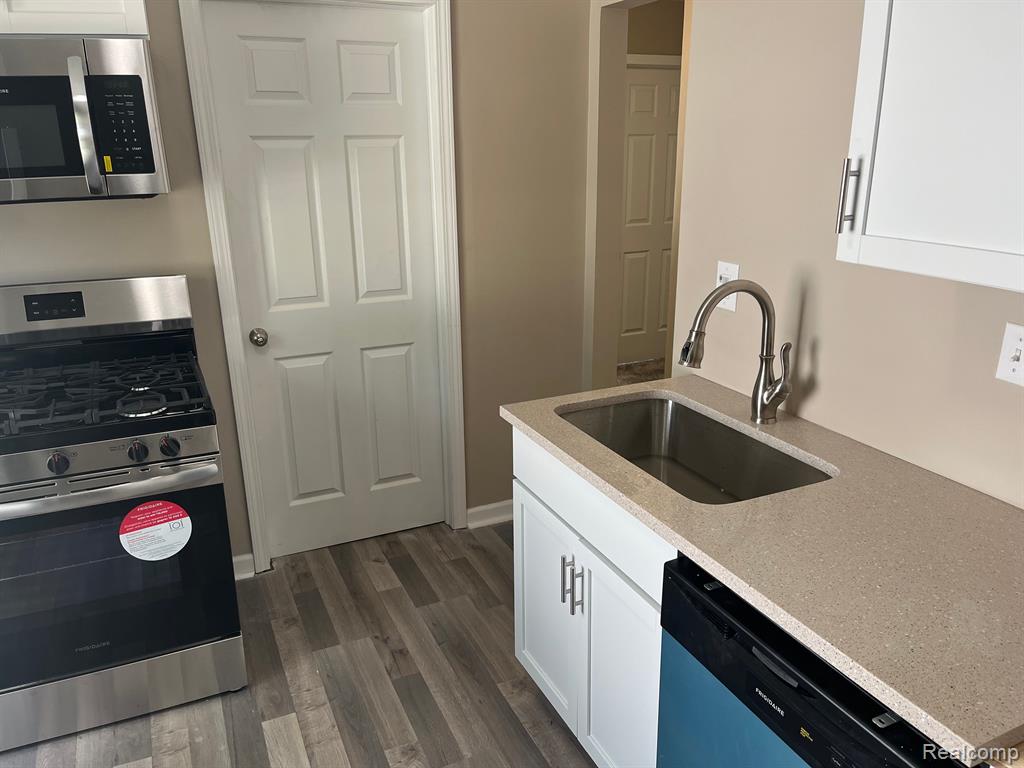8476 ORCHARD Avenue, Warren, MI 48089 — Photo 8