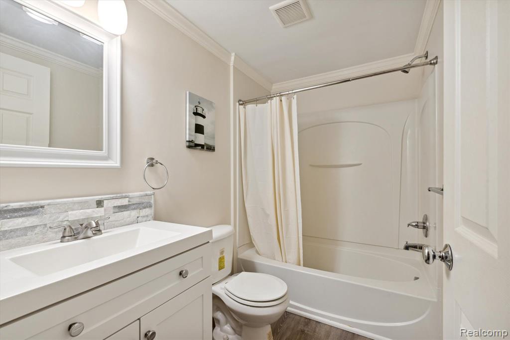 13365 LAKE POINT Boulevard, Belleville, MI 48111 — Photo 35