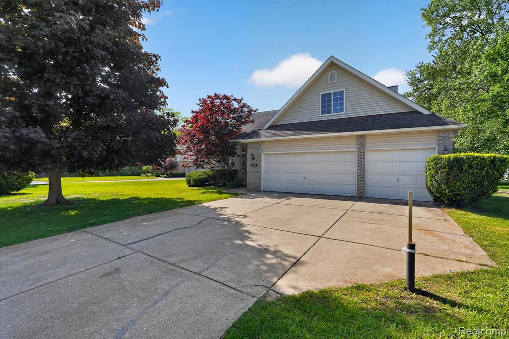 5195 Wyndham Place, Fenton, MI 48430 — Photo 2
