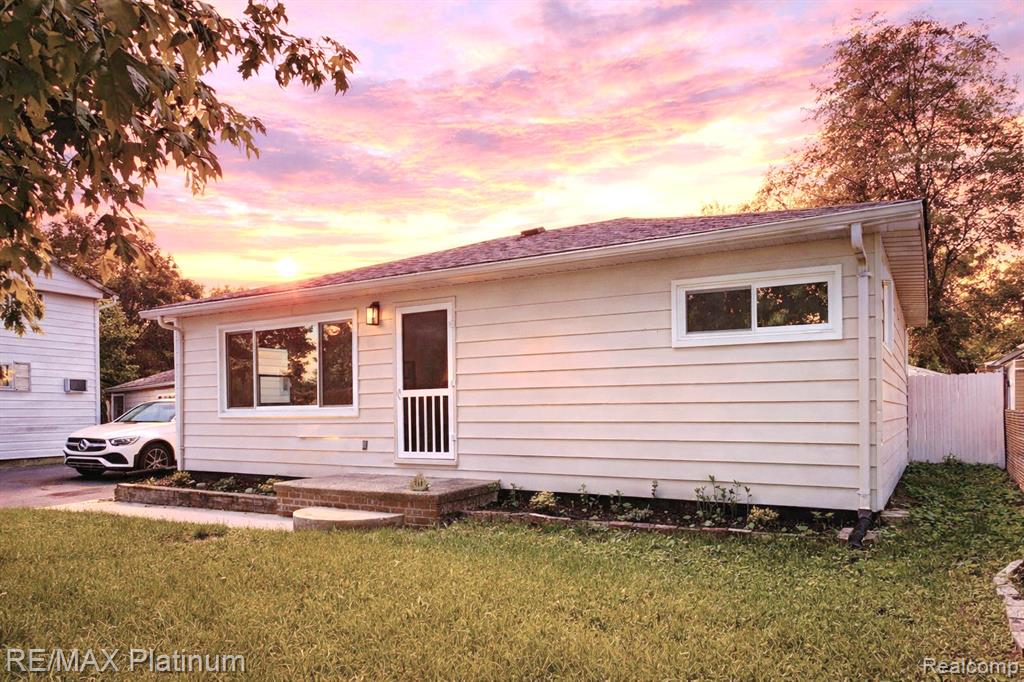 208 Devonshire St, Ypsilanti, MI 48198