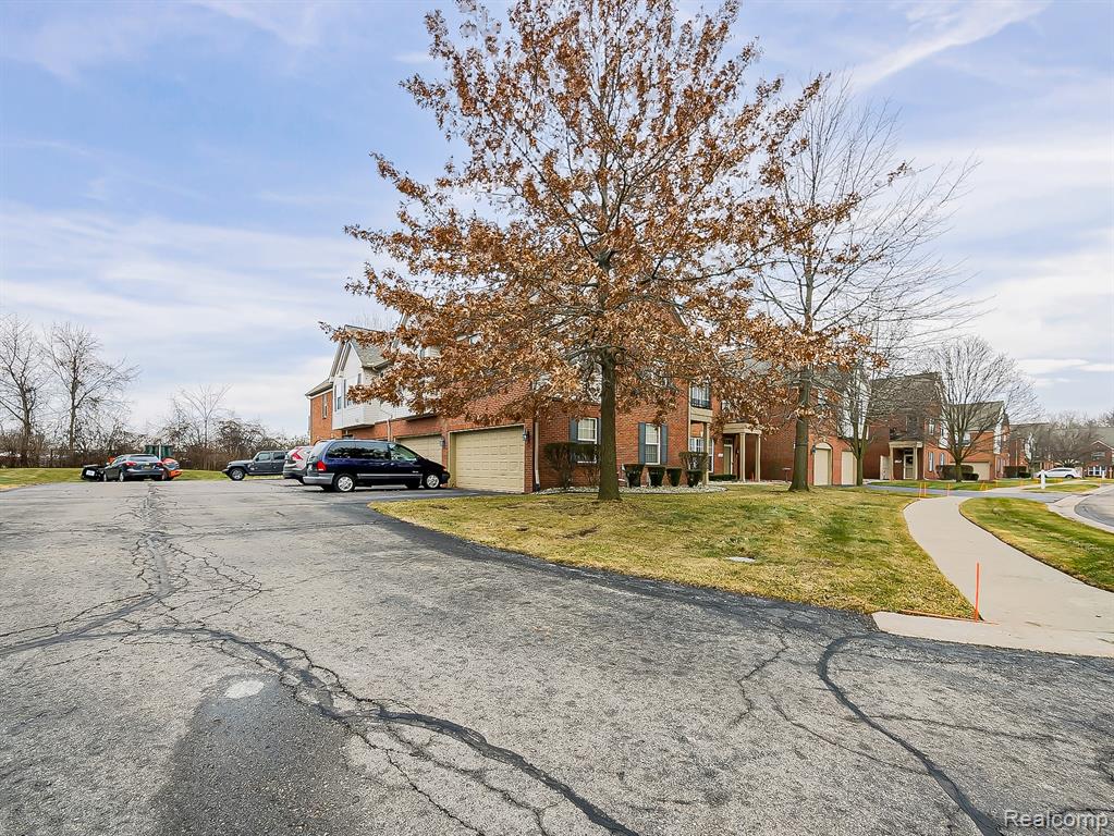 23461 Williamsburg Circle, Woodhaven, MI 48183 — Photo 16