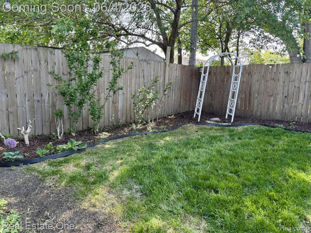 311 W Brockton Avenue, Madison Heights, MI 48071 — Photo 8