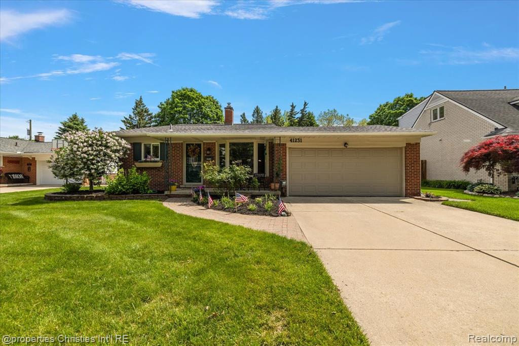 41231 GREENBRIAR Lane, Plymouth, MI 48170 — Photo 34