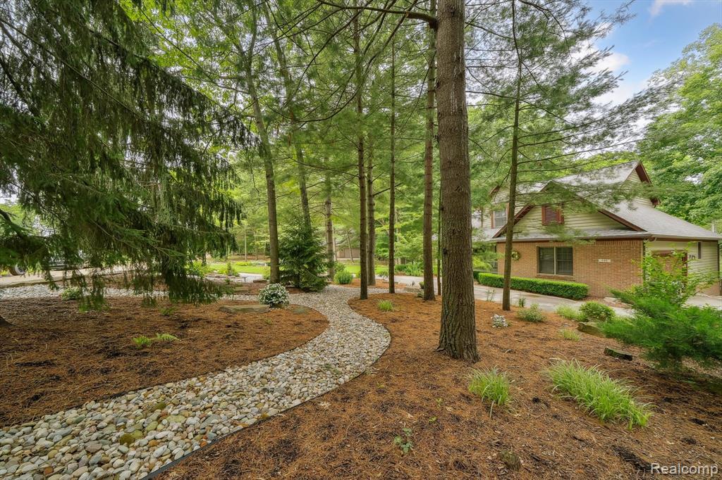 599 Nakomis Trail, Lake Orion, MI 48362 — Photo 61