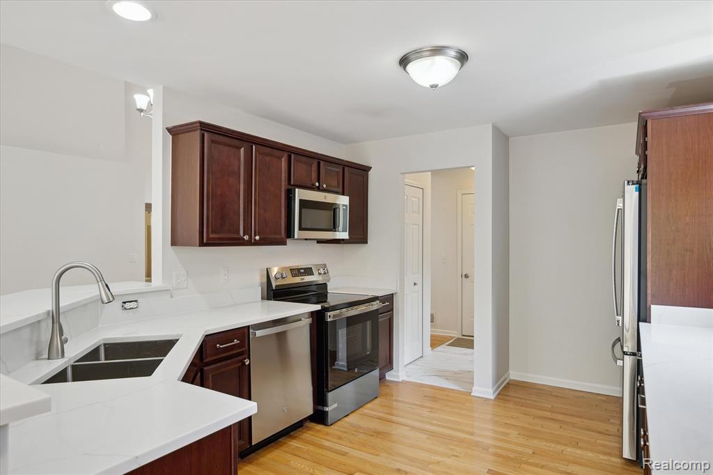 40837 Lenox Park Drive, Novi, MI 48377 — Photo 15