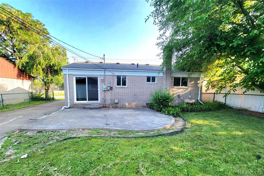 8527 State Park, Center Line, MI 48015 — Photo 4