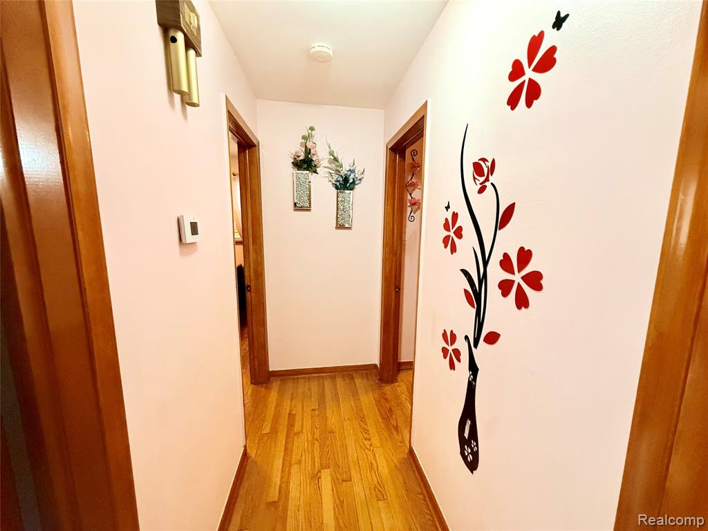 8152 Potomac, Center Line, MI 48015 — Photo 12