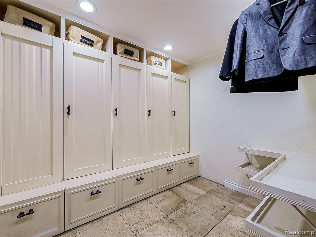 5570 HAMPSHIRE Drive, West Bloomfield, MI — Photo 28