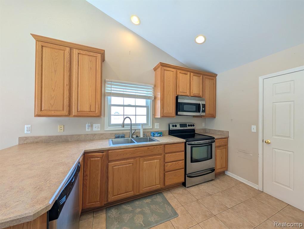 4090 Grand Oaks Trail, Burton, MI 48519 — Photo 10