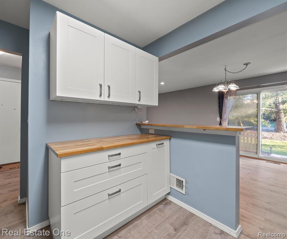 41573 BEDFORD Drive, Canton, MI 48187 — Photo 9