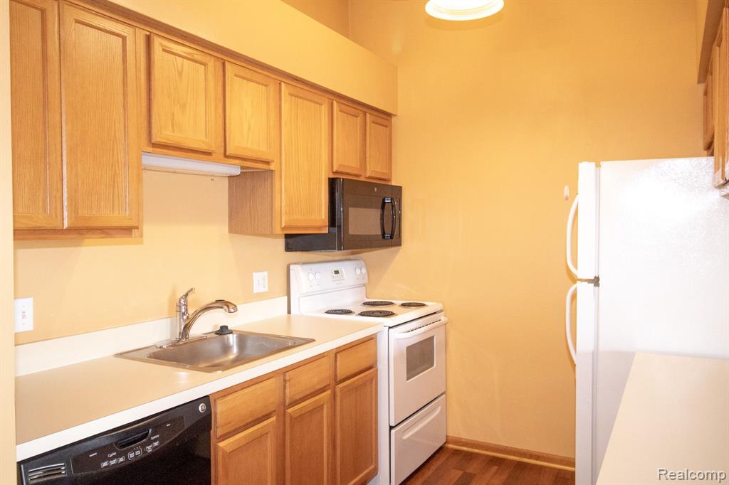 9602 Sawgrass Court, Unit #8, Belleville, MI 48111 — Photo 11