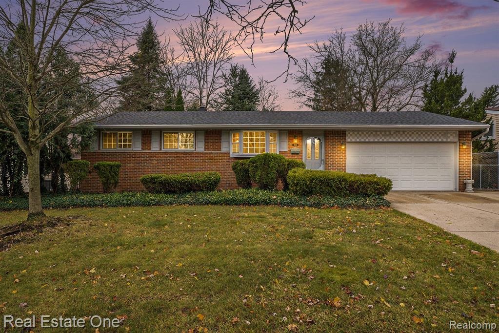 926 BYRON Drive, Milford, MI 48381 — Photo 2