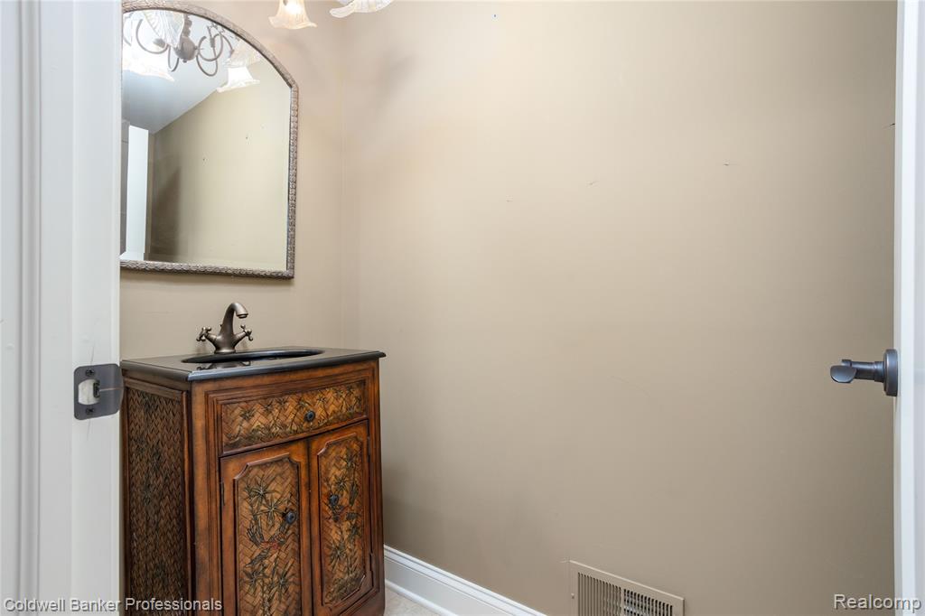 56 Oxford Road, Grosse Pointe Shores, MI 48236 — Photo 40