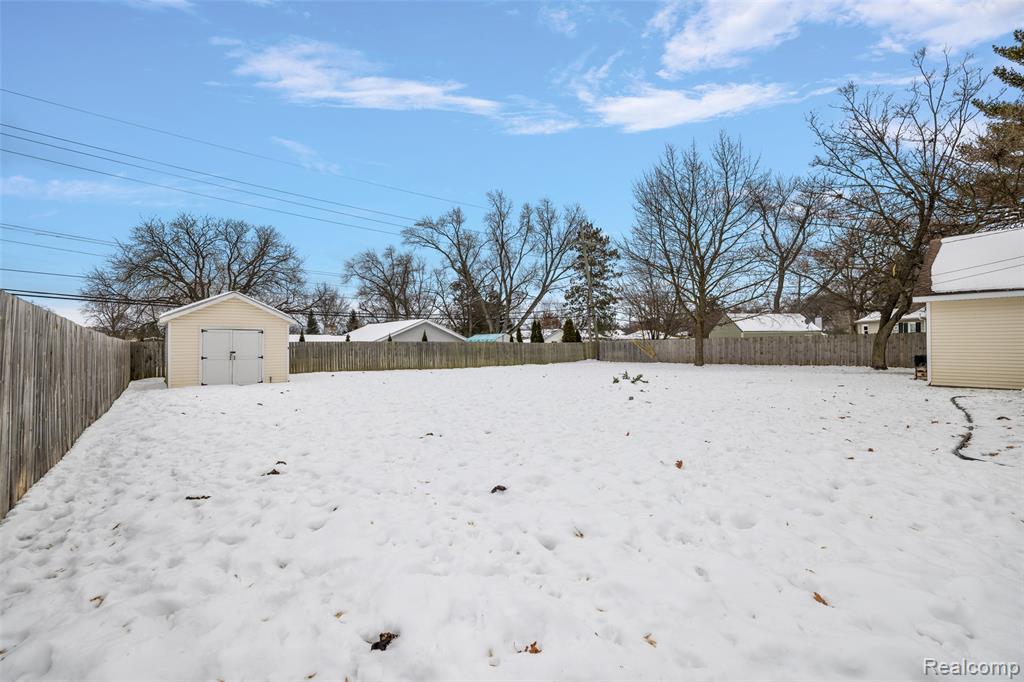 4755 Forest Avenue, Waterford, MI 48328 — Photo 10