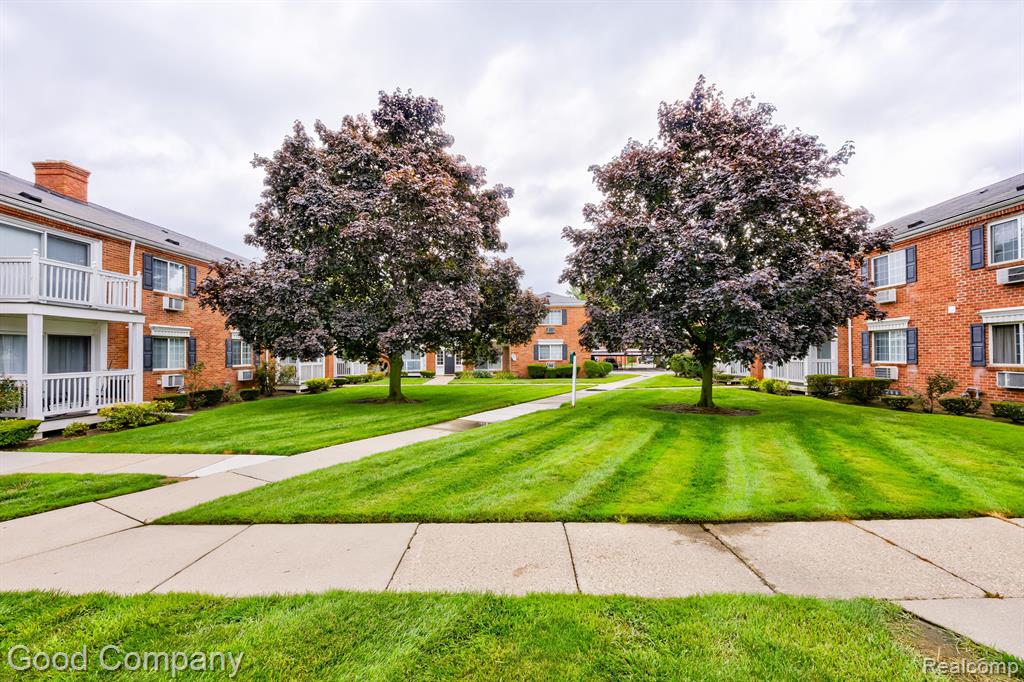 2445 TORQUAY Avenue, 203, Royal Oak, MI 48073 — Photo 31