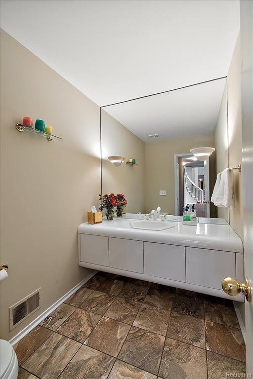 6988 LAKEMONT Circle, West Bloomfield, MI 48323 — Photo 22