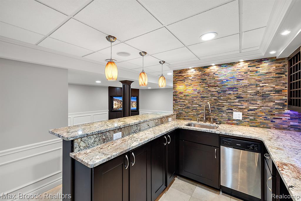 4696 PIER Court, Troy, MI 48098 — Photo 46