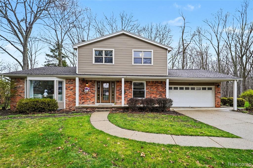 609 Westover Pass, Grand Blanc, MI 48439 — front exterior