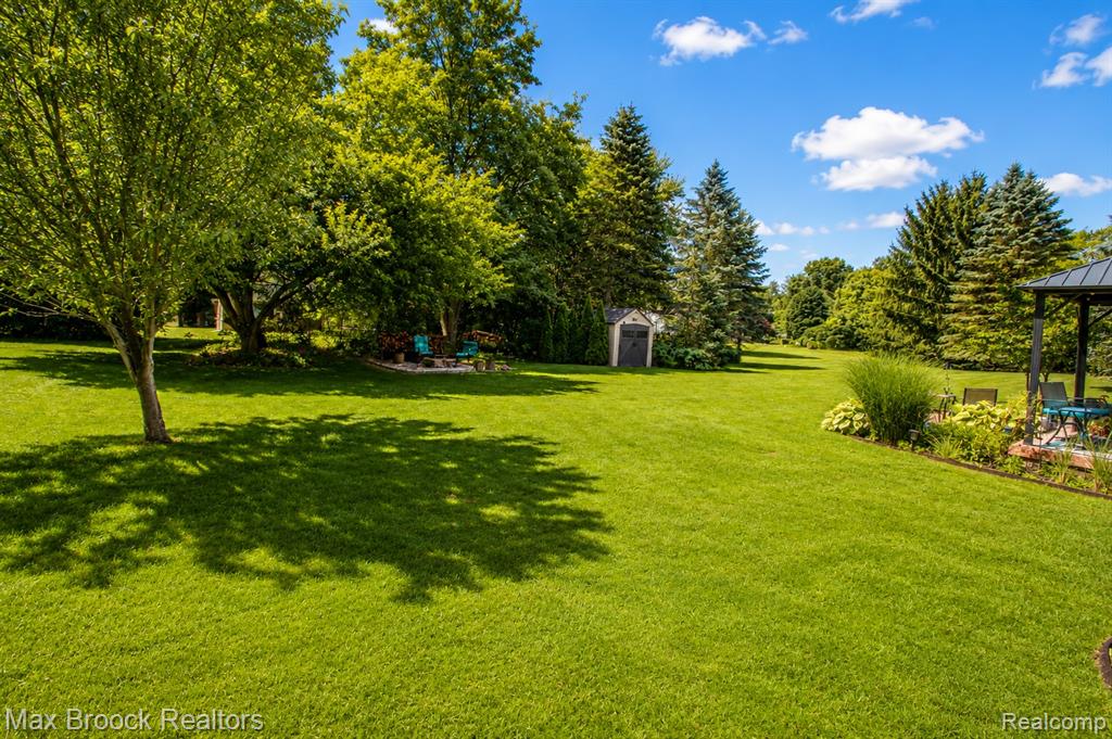 8952 Cynthia Court, Commerce Twp, MI 48382 — Photo 9