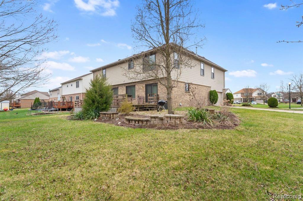 13517 MILTON Drive, Belleville, MI 48111 — Photo 43