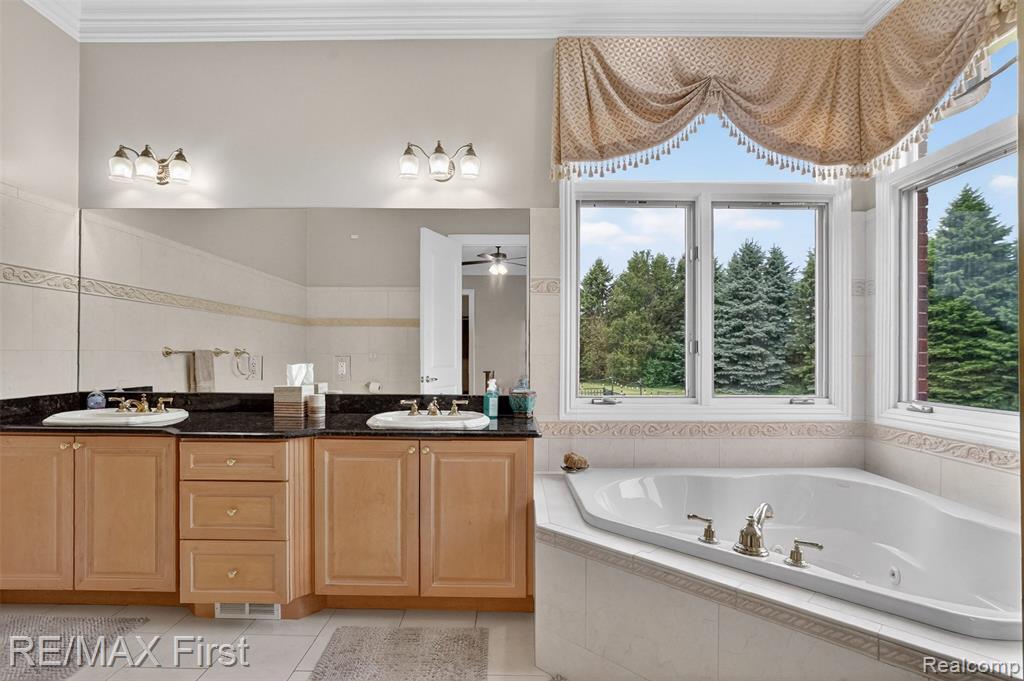 13800 Berryknoll Drive, Shelby Twp, MI 48315 — Photo 22