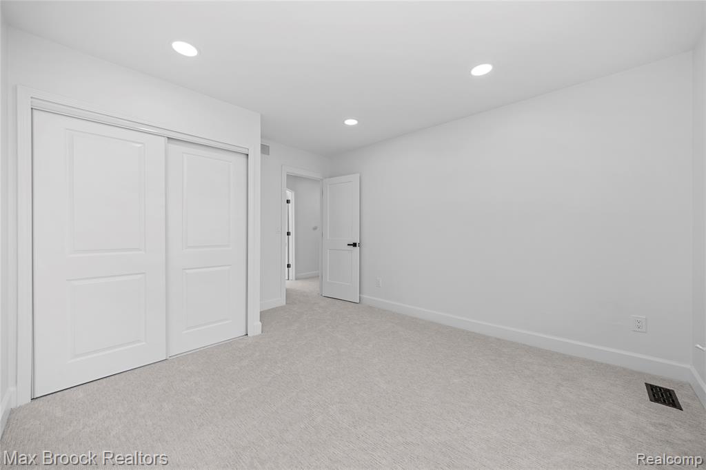 7219 Oakwood Drive, West Bloomfield, MI — Photo 58