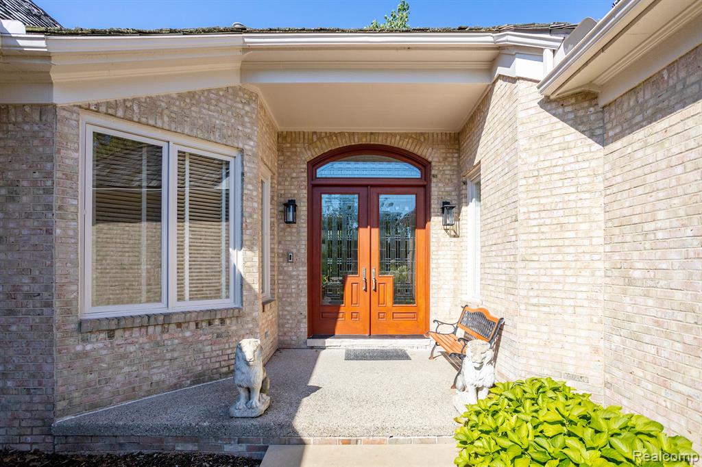 5130 OAKBROOKE Drive, West Bloomfield, MI 48323 — Photo 3
