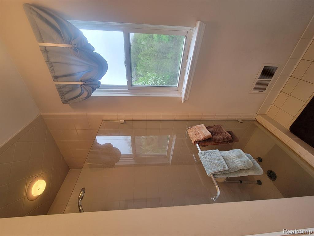 10224 Wellington Drive, Clarkston, MI 48348 — Photo 15