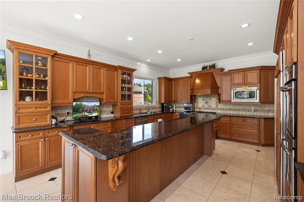 5679 Branford Drive, West Bloomfield, MI — Photo 17
