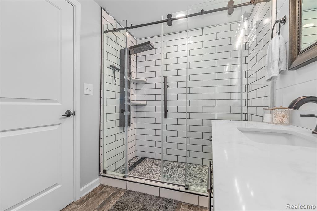 6581 WINDIATE Road, Waterford, MI 48329 — Photo 19