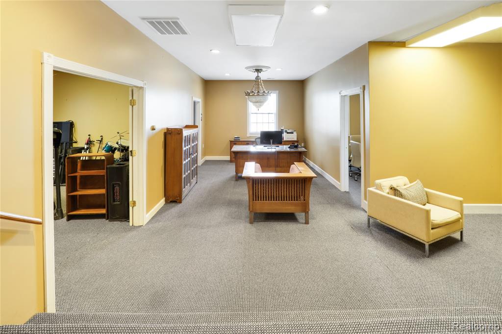 2052 S Dye Road, Flint, MI 48532 — Photo 13