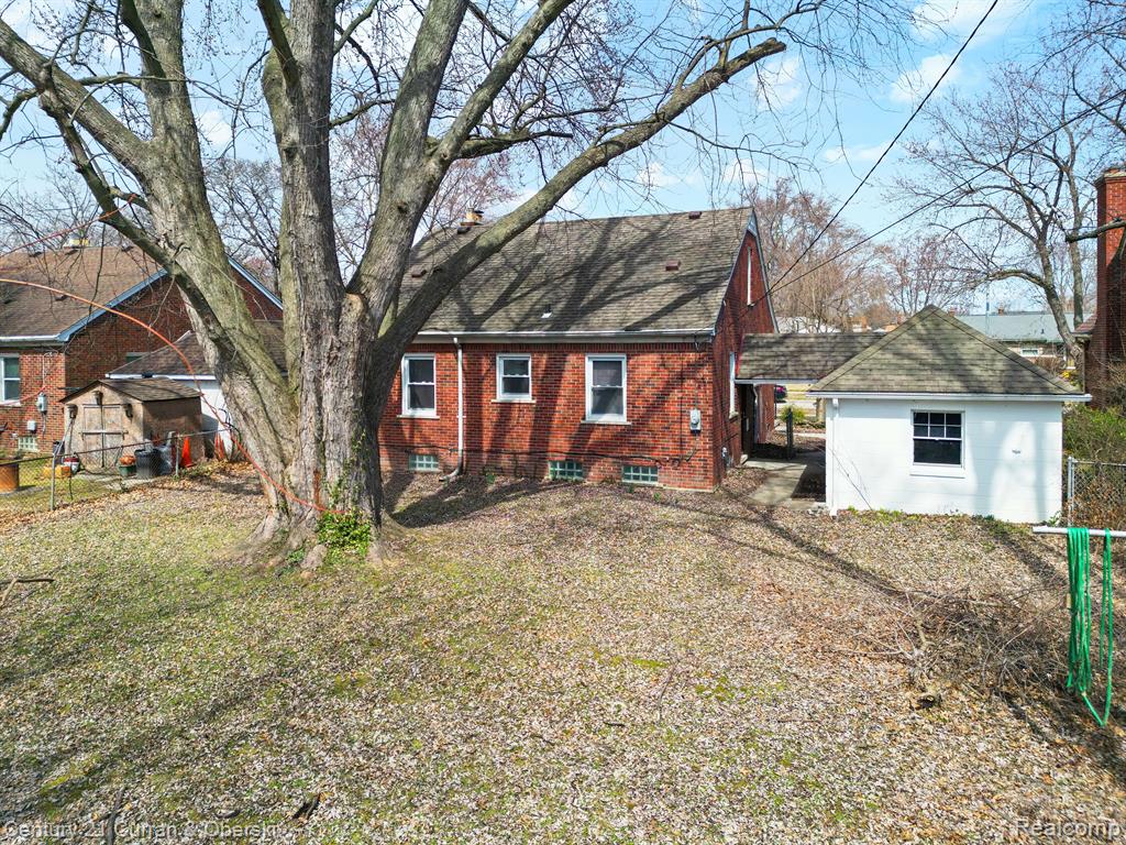 20488 FLEETWOOD Drive, Harper Woods, MI 48225 — Photo 29
