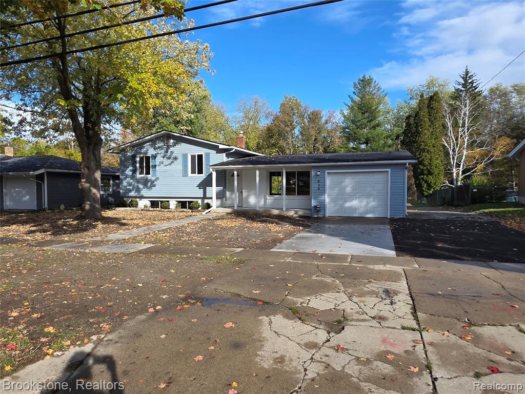 420 Sunnyside Drive, Flushing, MI 48433 — front exterior