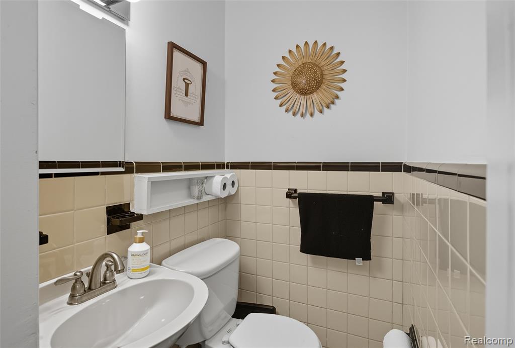 10554 Nadine Avenue, Huntington Woods, MI — Photo 21