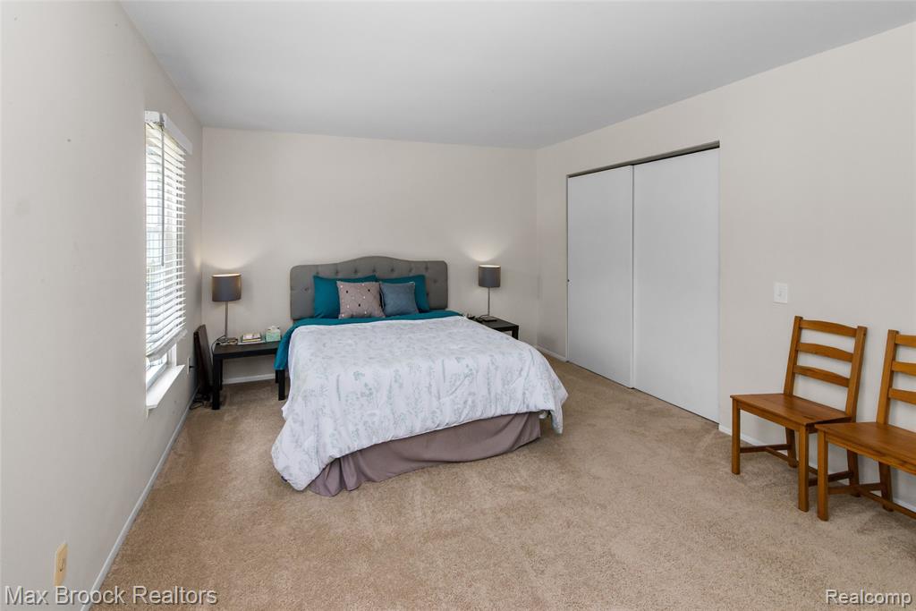 5484 Kingsfield Drive, West Bloomfield, MI — Photo 33