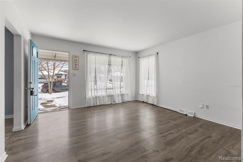 4421 Edgewood Street, Dearborn Heights, MI 48125 — Photo 7