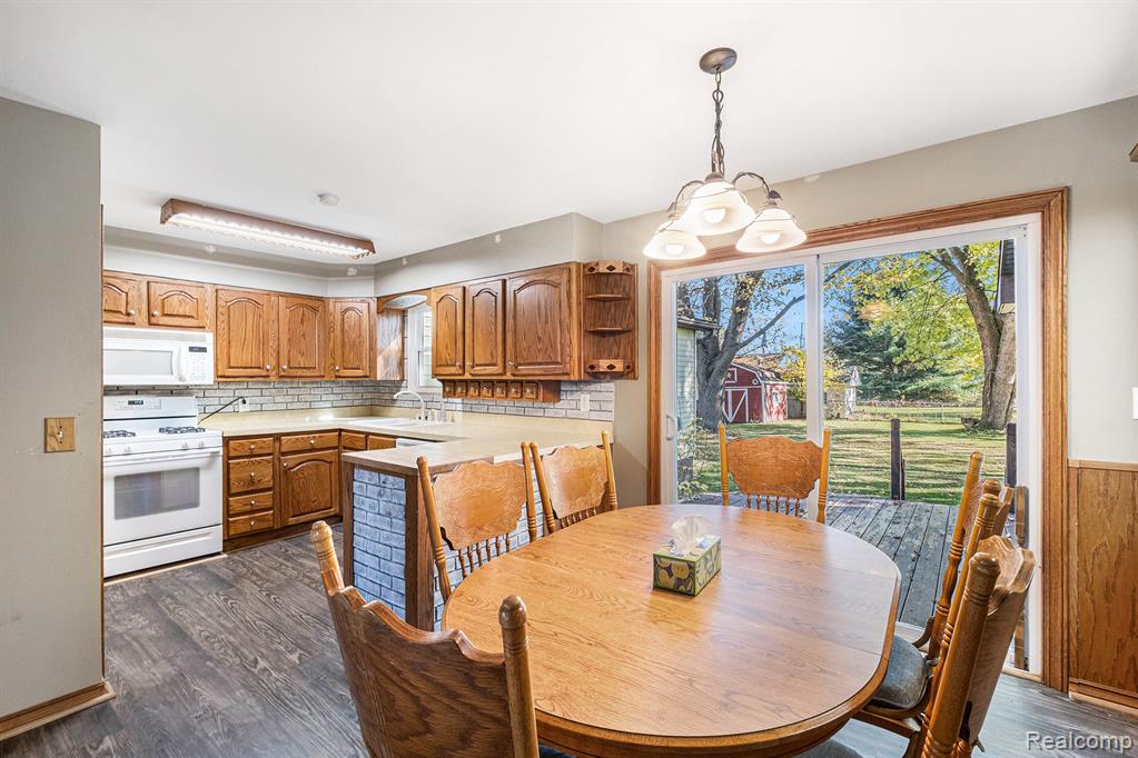 5474 Country Lane, Flint, MI 48506 — Photo 7