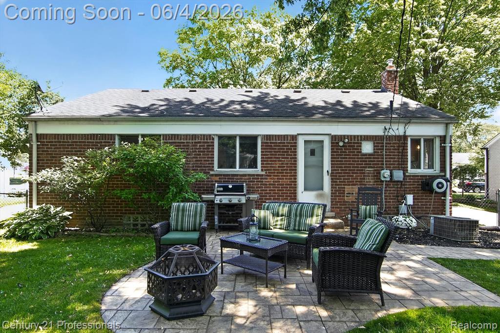 31772 Folkstone Drive, Farmington, MI 48336 — Photo 36