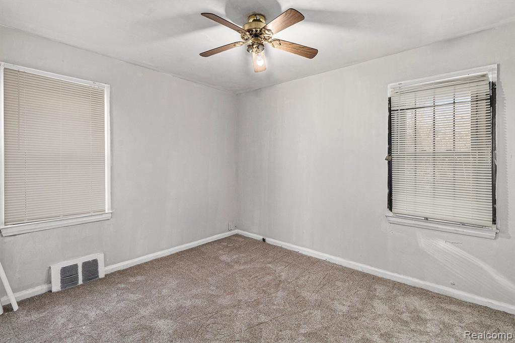 9336 SUSSEX St Street, Detroit, MI 48228 — Photo 11