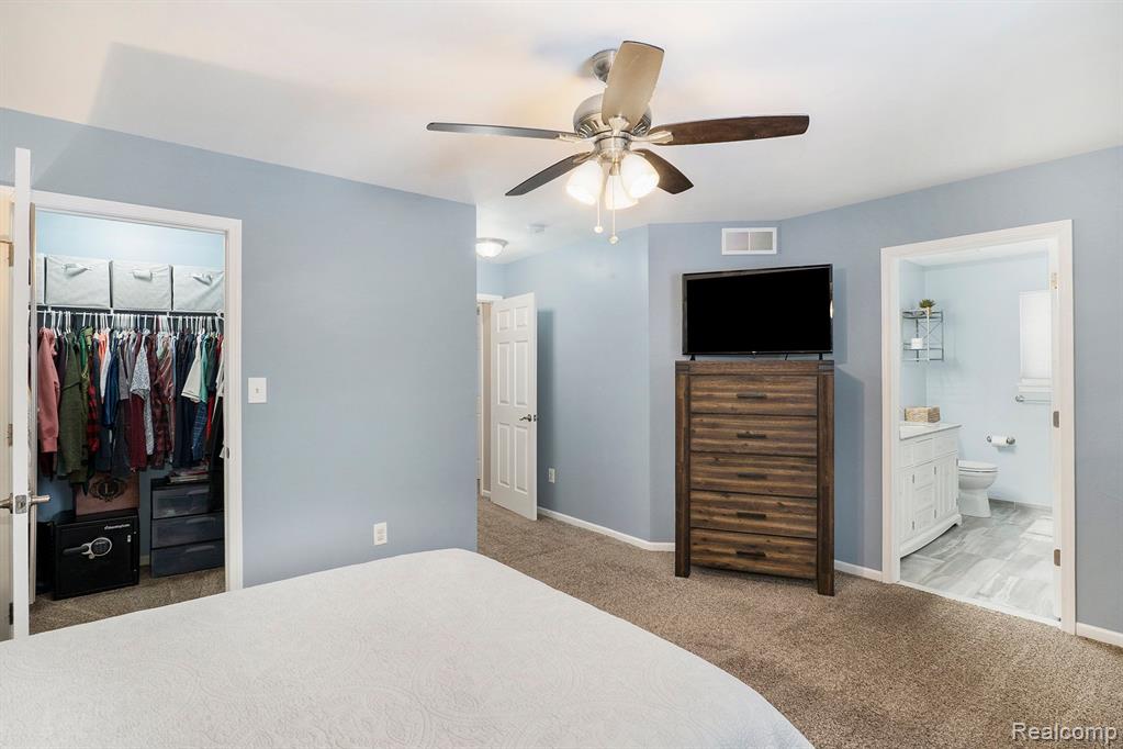 9447 APPLE Court, Fenton, MI 48430 — Photo 12